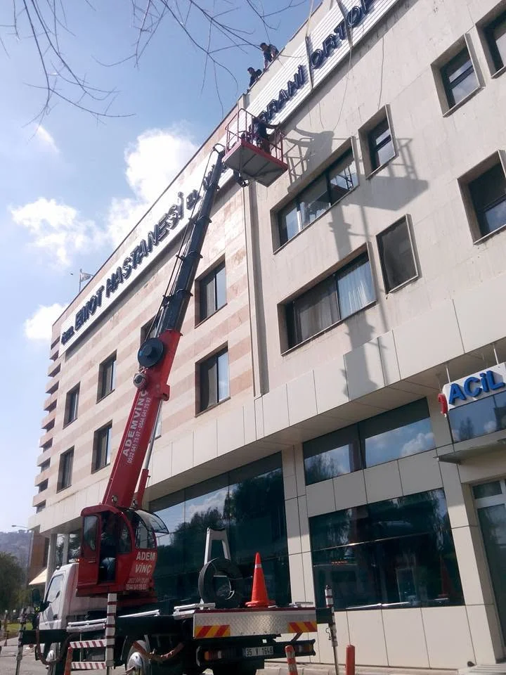 EMOT Mikro Cerrahi Hastanesi Neon Tabela Uygulaması
